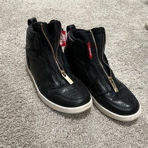 Women Jordan sneakers